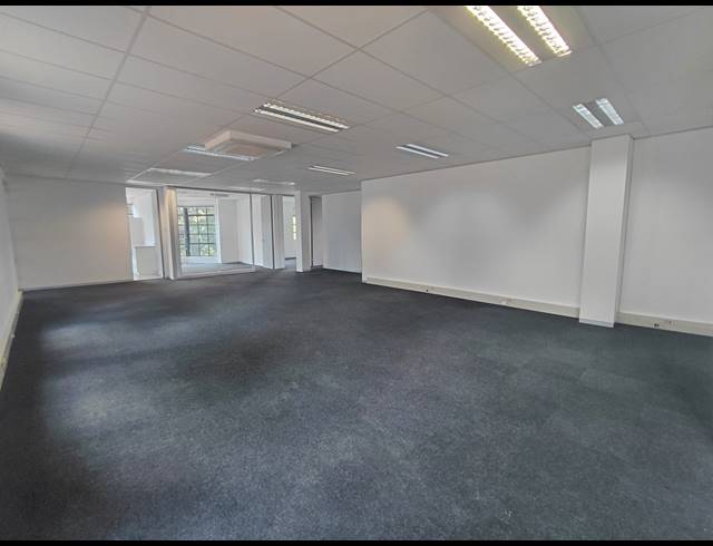 364M² OFFICE TO LET IN LYME PARK